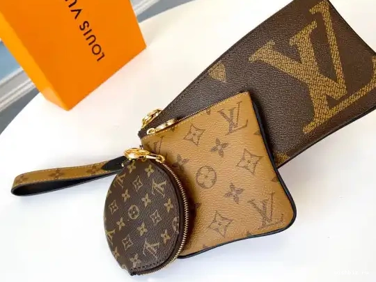 WIS POUCH MONOGRAM VUITTON LOUIS 0628